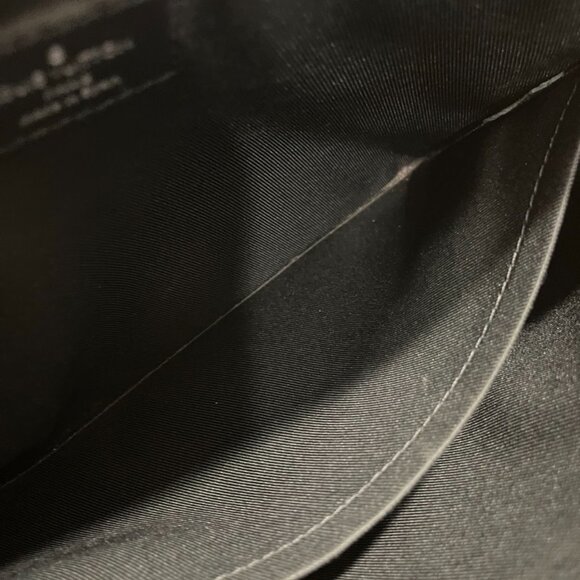 Louis Vuitton District PM Damier Graphite Messenger Bag (144716) - Picture 10 of 16